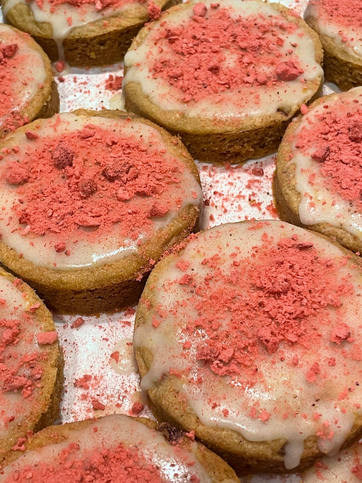 Freeze Dried Strawberry, White Chocolate & Zesty Lemon Icing