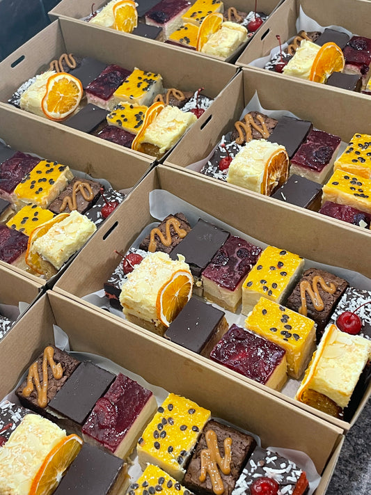 JANUARY LONG WEEKEND MIXED SLICE BOX