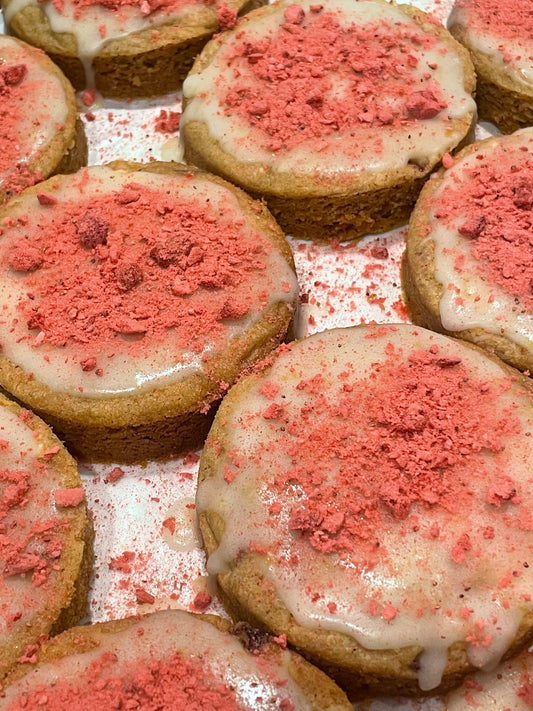 Freeze Dried Strawberry, White Chocolate & Zesty Lemon Icing